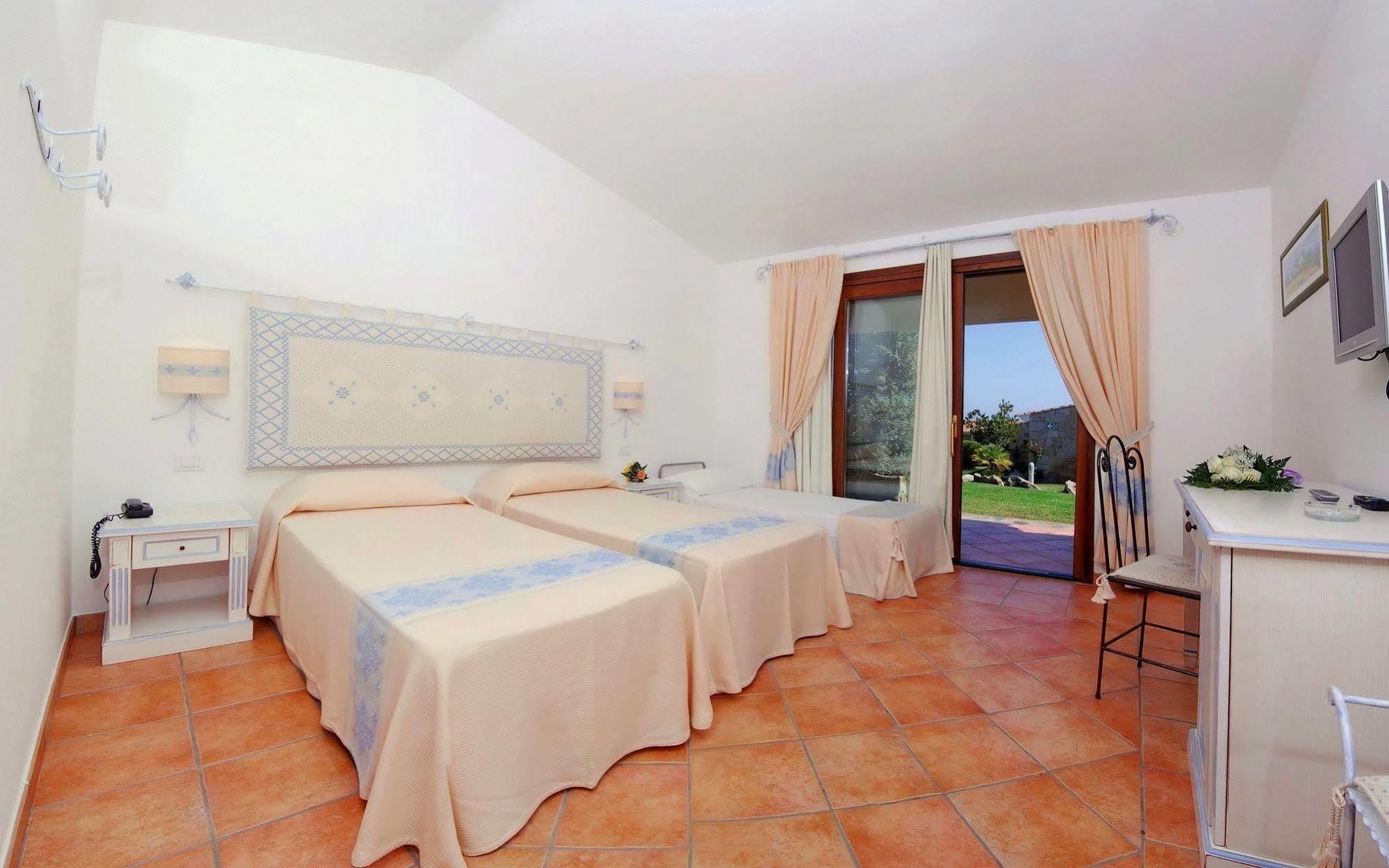 Costa Caddu Hotel 3*